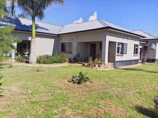 5-bedroom-house-for-sale-in-lilayi-big-4