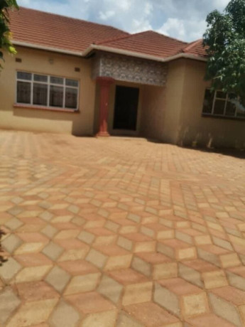 3-bedroom-flat-for-rent-in-chalala-big-0