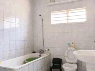 neat-and-spacious-3-bedroom-flats-for-sale-in-chelstone