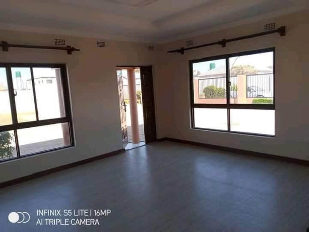 2-bedroom-flat-for-rent-in-chalala-big-2