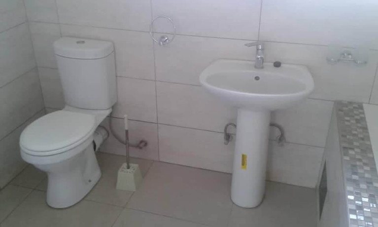 newly-built-3-bedroom-flat-for-rent-in-makeni-bonaventure-big-2