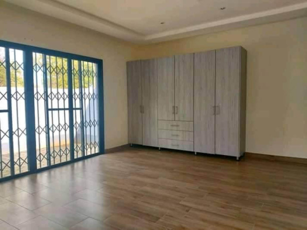 3-bedroom-flat-for-rent-in-lilayi-big-4