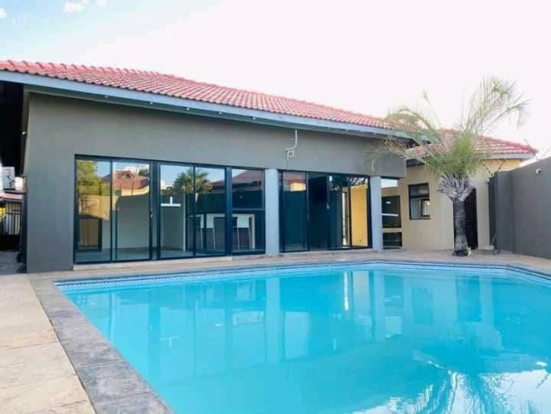 4-bedroom-double-storey-townhouse-for-rent-in-mass-media-big-3