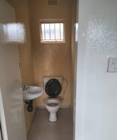 bedsitter-for-rent-in-longacres-big-2