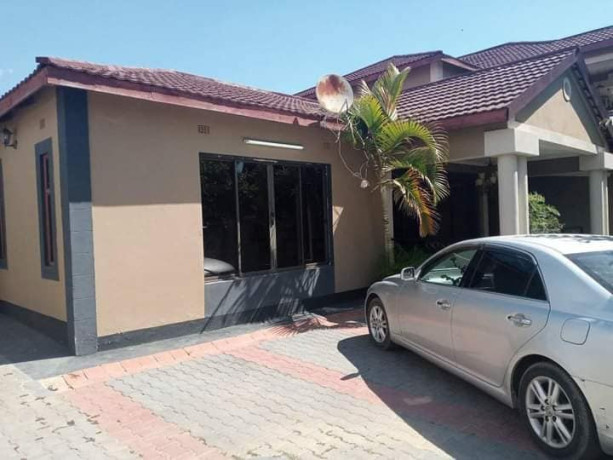 lovely-three-bedroom-standalone-flat-in-ibex-hill-big-0