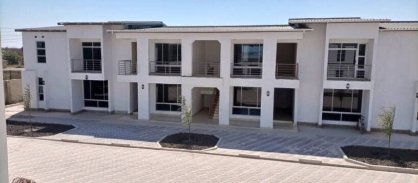 spacious-three-bedroom-apartment-in-silverest-big-0