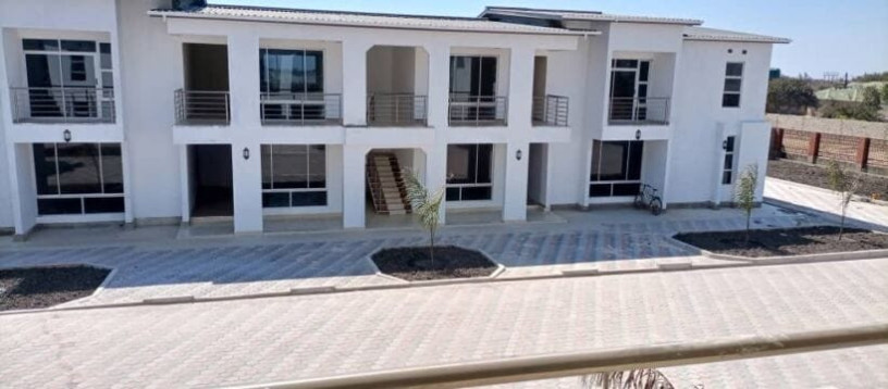 spacious-three-bedroom-apartment-in-silverest-big-4