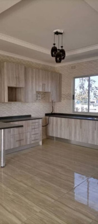 spacious-three-bedroom-apartment-in-silverest-big-6