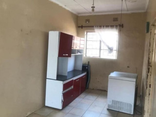 neat-and-spacious-3-bedroom-flats-in-kabwata