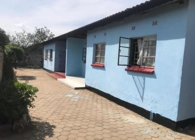 neat-and-spacious-3-bedroom-flats-in-kabwata-big-1