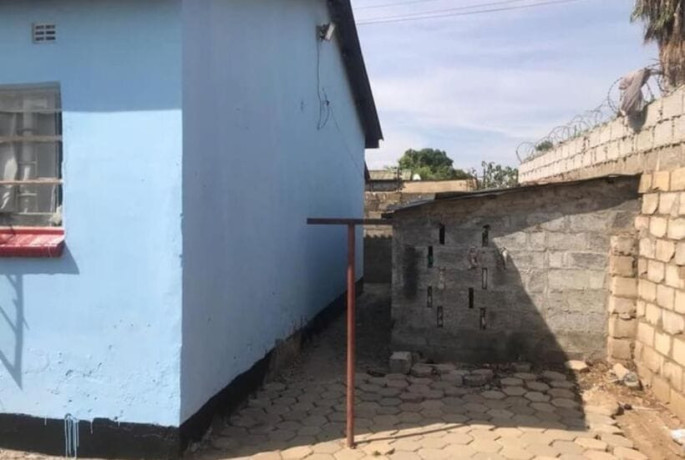 neat-and-spacious-3-bedroom-flats-in-kabwata-big-3