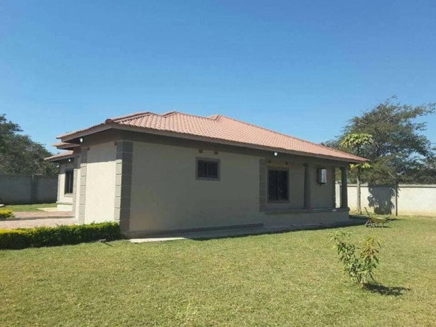 3-bedroom-flat-for-rent-in-lilayi-big-5