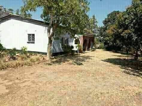 four-bedrooms-house-being-sold-as-it-is-on-a-2-acres-plotibex-hill-big-2